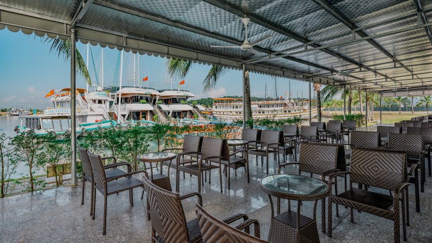 Amethyst Day Cruise: Outdoor seating space