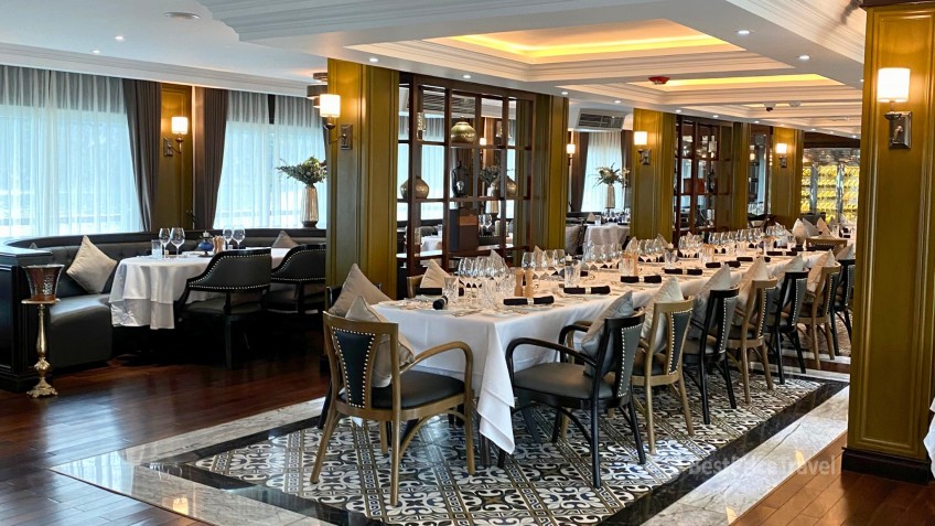 Paradise Grand Cruise: Sumptuous La Espacia Restaurant