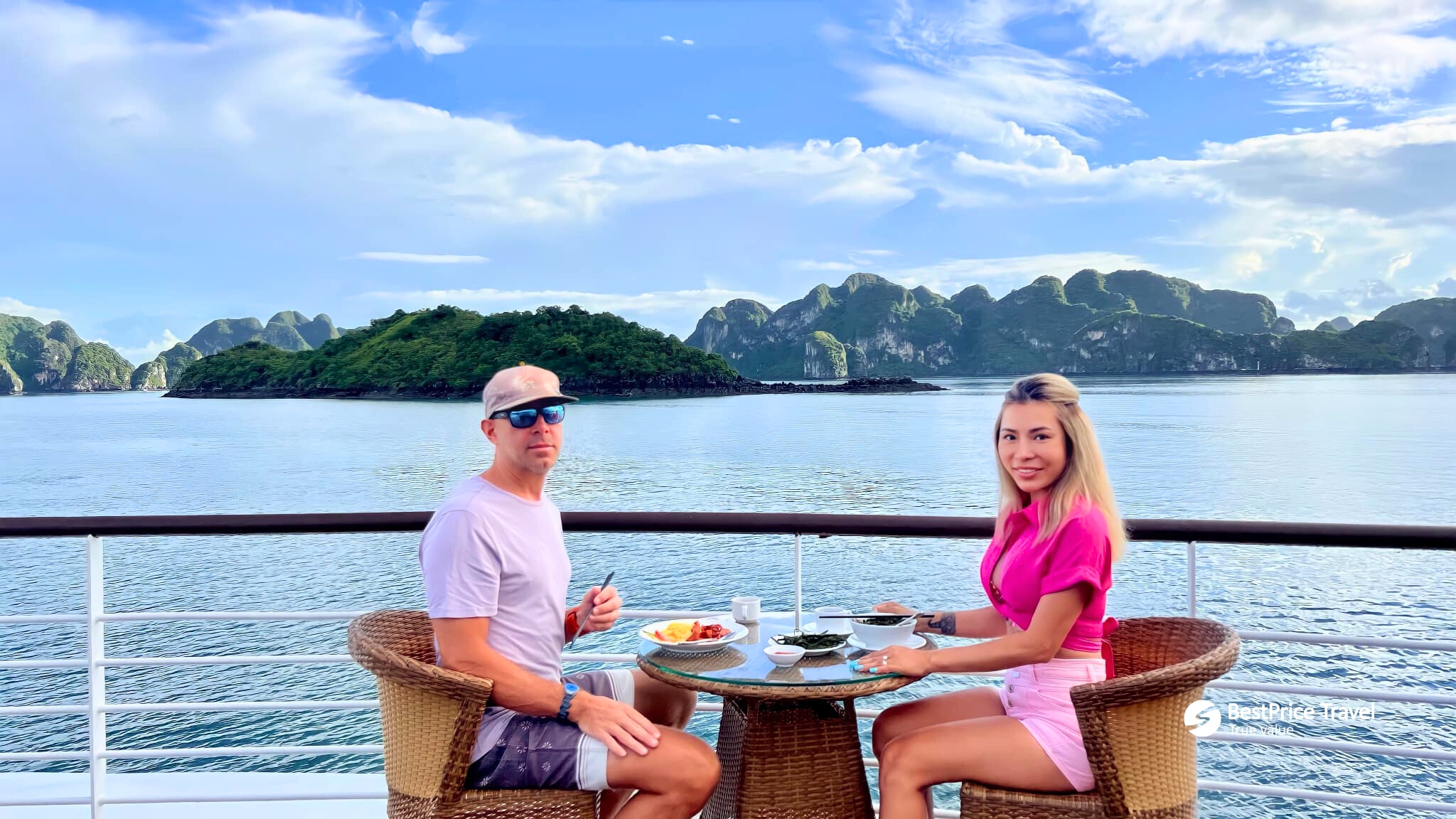 Stay overnight with Halong Bay Cruise