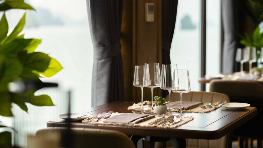 Ambassador Day Cruise: The delicacy of eating stuff