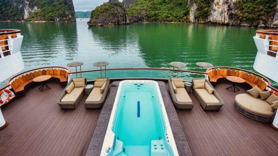 Ambassador Day Cruise: A large Jacuzzi Pool