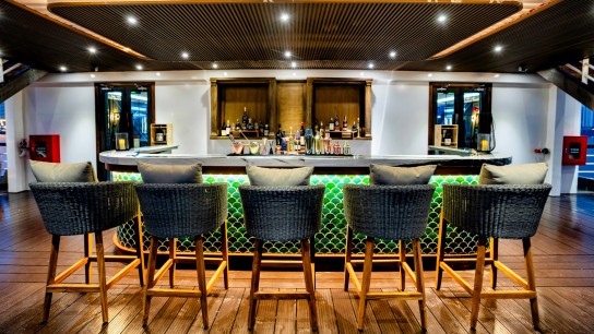 Ambassador Day Cruise: Chance to relax in the bar