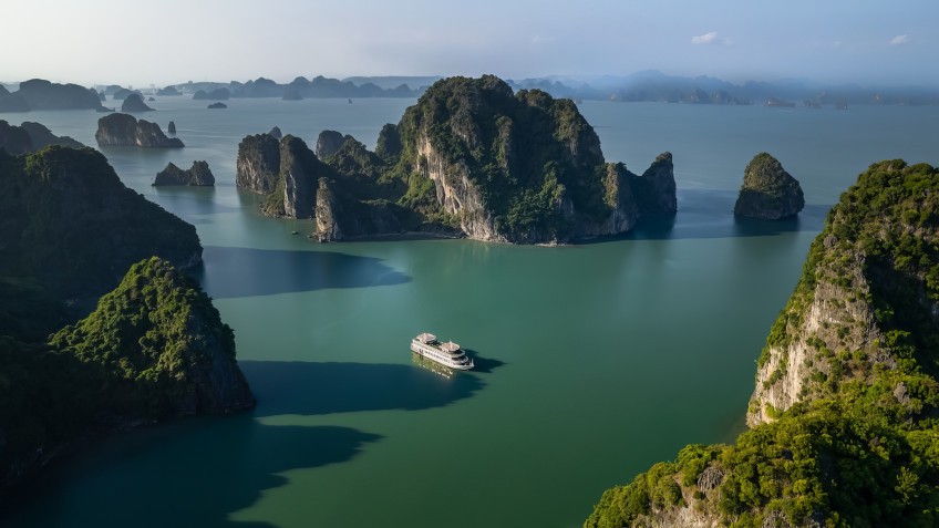 Swan Cruises: Top budget cruise to Bai Tu Long