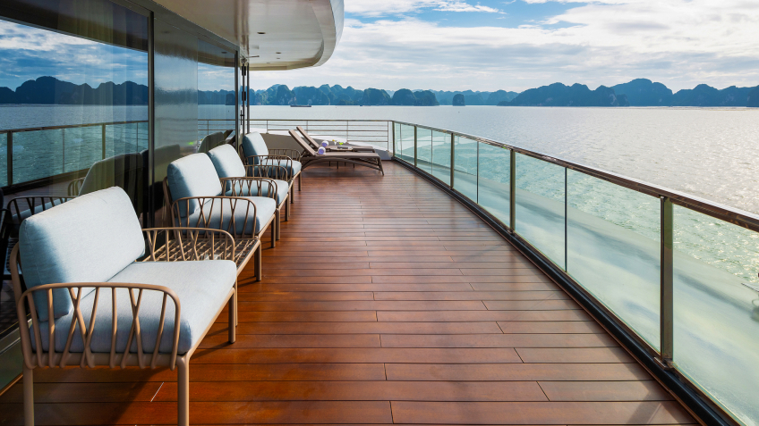 Grand Pioneers (Essence Grand) Cruise: The spacious terrace
