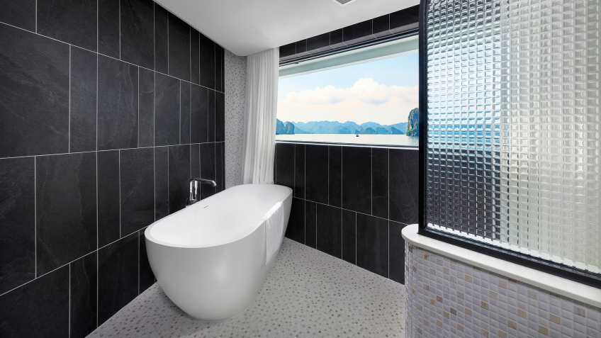 Grand Pioneers (Essence Grand) Cruise: See the wonderful view while bathing