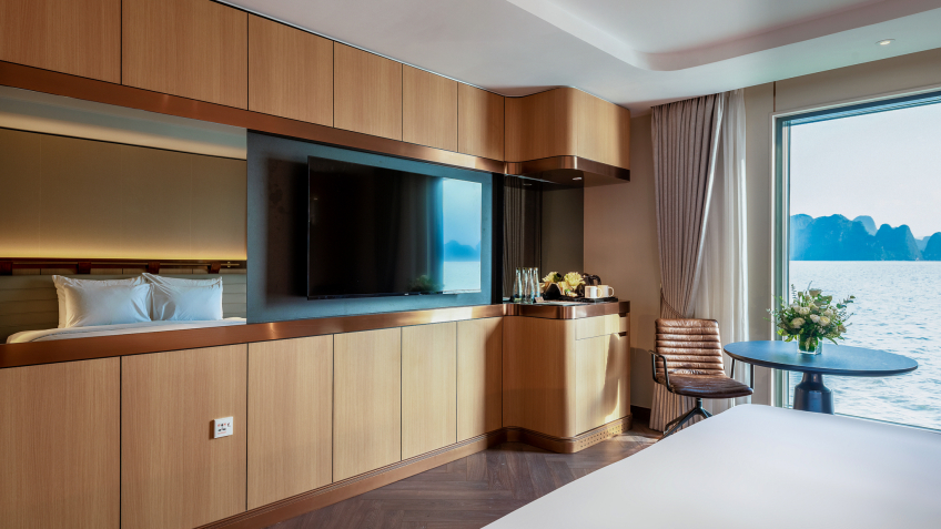 Grand Pioneers (Essence Grand) Cruise: The interior deluxe design