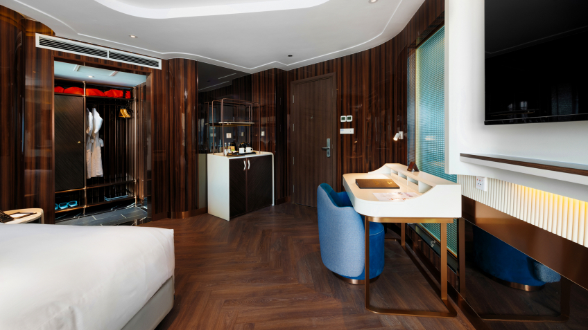 Grand Pioneers (Essence Grand) Cruise: Large space equipped with modern furnishings