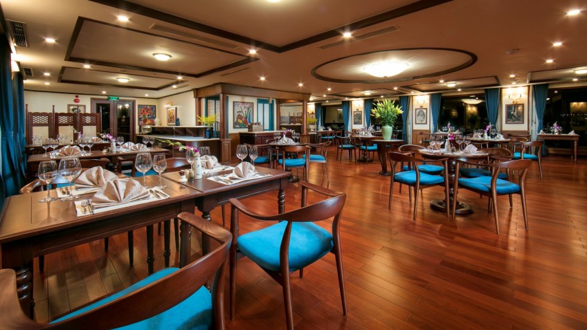 Heritage Cruise Binh Chuan: L'Indochine Restaurant on 3rd deck