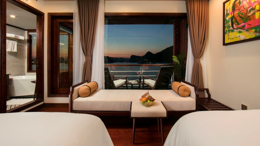 Heritage Cruise Binh Chuan: Floor-to-ceiling Window