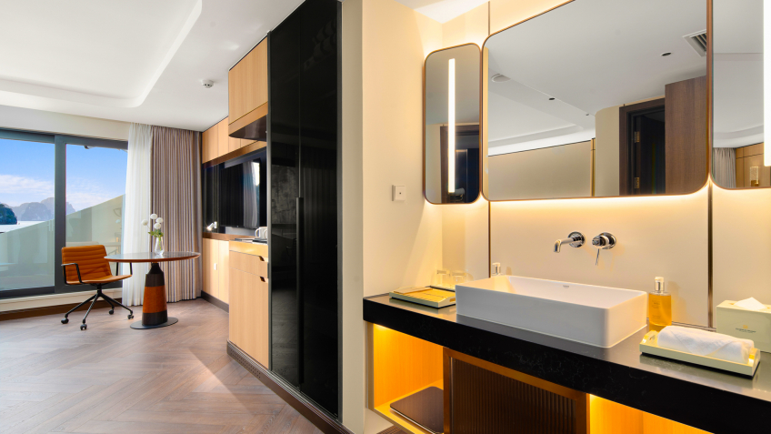 Grand Pioneers (Essence Grand) Cruise: The outside hand-sink for better convenience