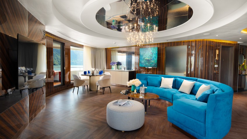 Grand Pioneers (Essence Grand) Cruise: Spacious living room