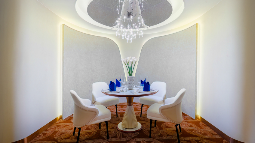 Grand Pioneers (Essence Grand) Cruise: The living room of Essence Suite