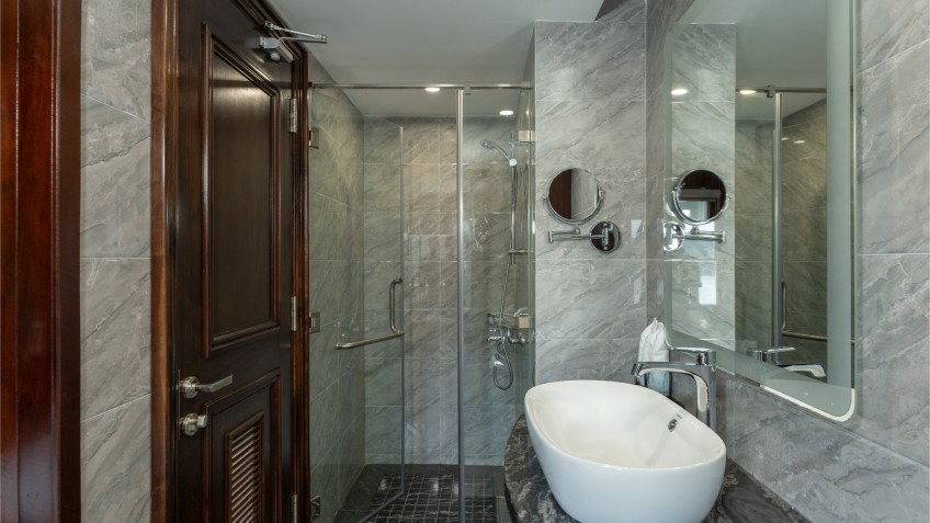 Ambassador Signature Cruise: Bathroom and amenities