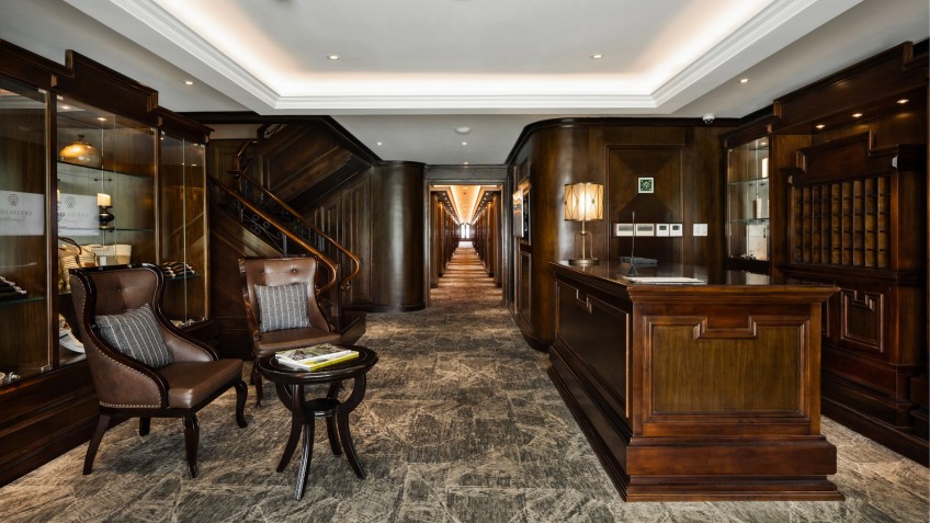 Ambassador Signature Cruise: Complete the check-in process in Lobby