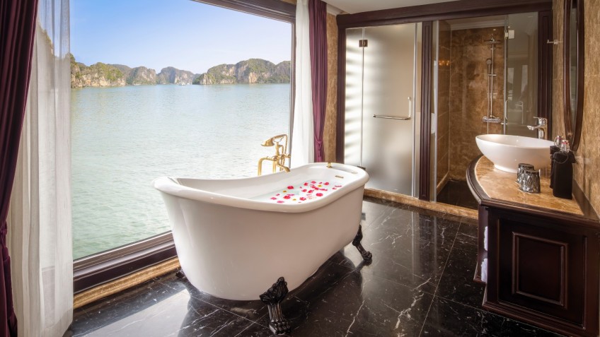 Ambassador Cruise: Romantic Sea-view Bathtub