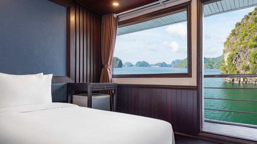 Garden Bay Legend Cruise: Airy room