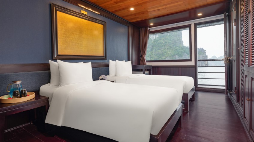 Garden Bay Legend Cruise: Balcony Deluxe