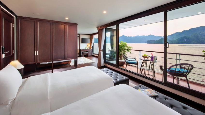 Mon Cheri Cruise: Elegance Family Balcony