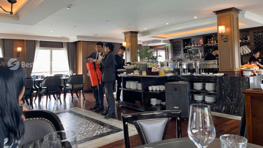 Ambassador Signature Cruise: Safety Instruction