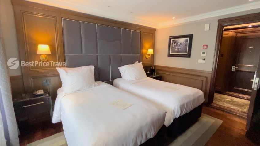 Ambassador Signature Cruise: Cozy Cabin