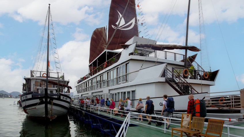 Mila Cruise (formerly Glory Legend): Private Lounge