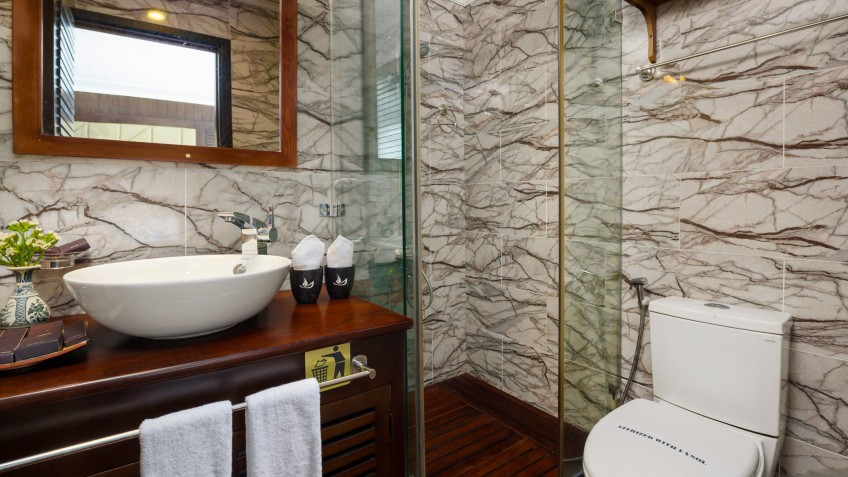 Mila Cruise (formerly Glory Legend): Fully Bathroom Amenities