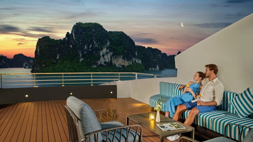 Grand Pioneers (Essence Grand) Cruise: Unwind on the Top deck