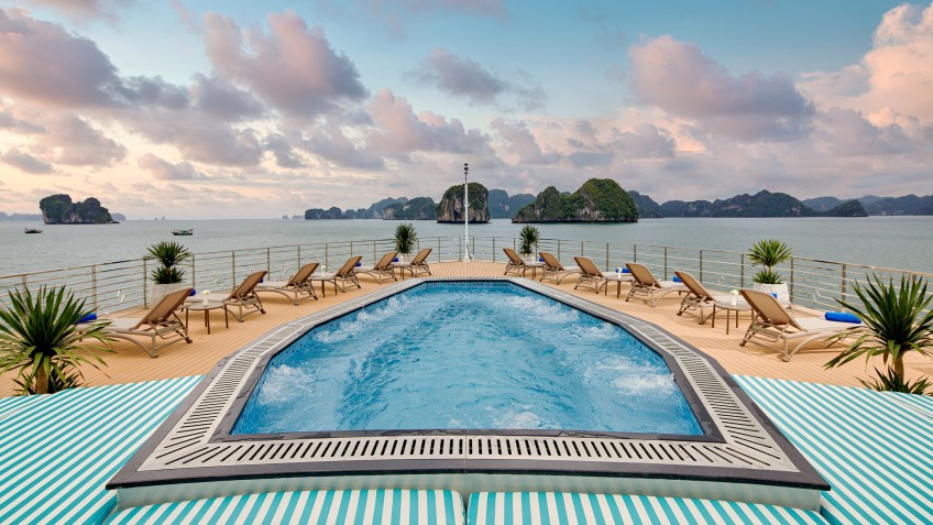 Grand Pioneers (Essence Grand) Cruise: Jacuzzi on Grand Pioneers II