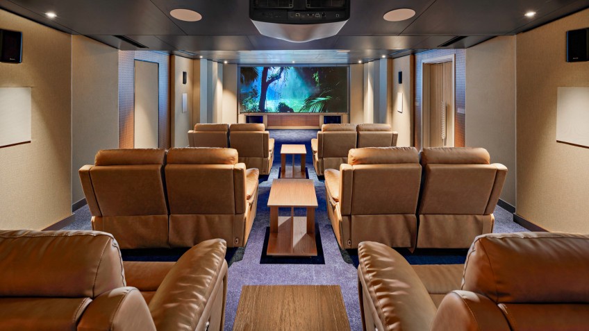 Grand Pioneers (Essence Grand) Cruise: Oasis Ciné