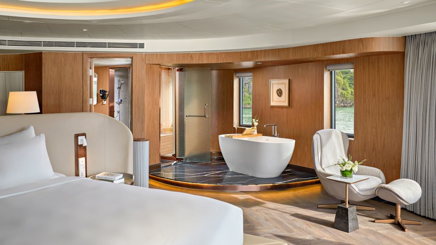 Grand Pioneers (Essence Grand) Cruise: Bathtub Corner