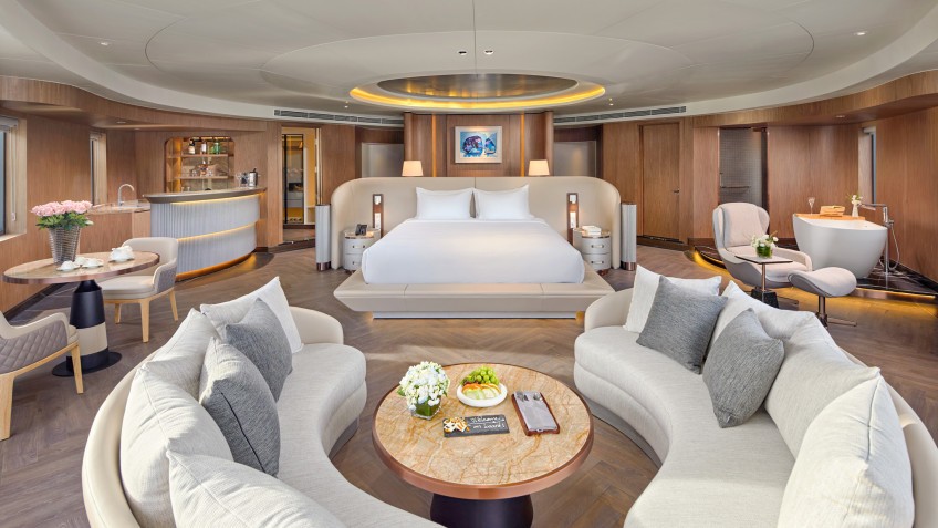 Grand Pioneers (Essence Grand) Cruise: Equipped with a Dining & Bar Area