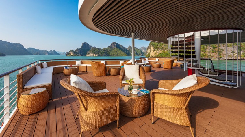 Capella Cruise: Outdoor lounge with breathtaking view