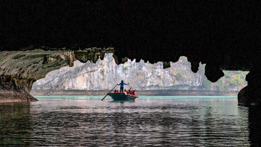 Capella Cruise: Bamboo Boat at Dark & Bright Cave