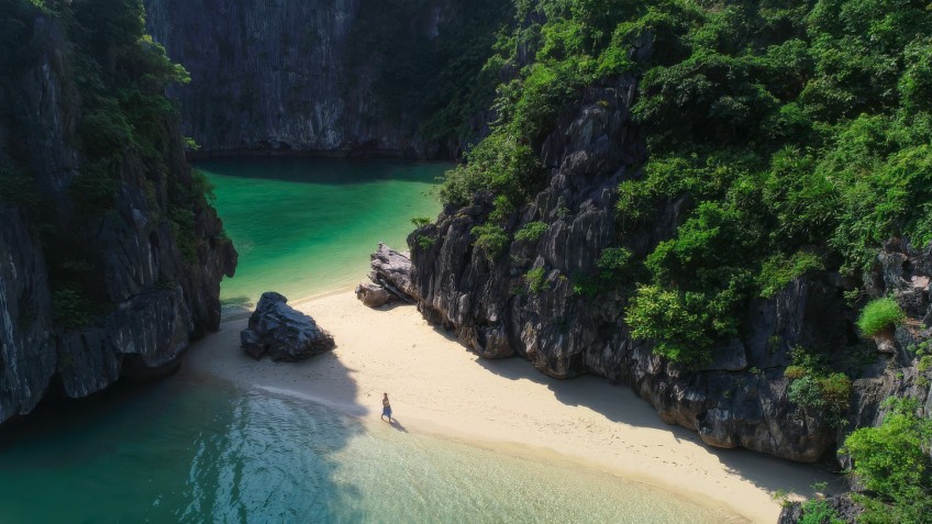 Capella Cruise: Pristine Ba Trai Dao Beach