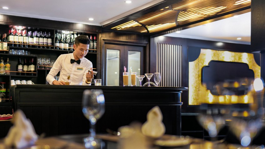 Mila Cruise (formerly Glory Legend): Bartender