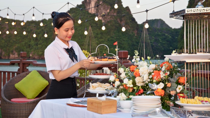 Amanda Cruise: Join the Sunset Party