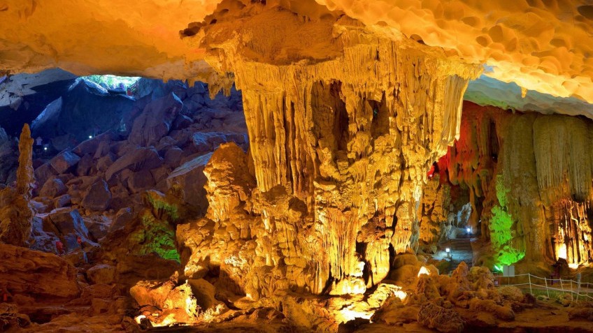 Hera Grand Luxury Cruise: Enjoy The Unique Rock Formations On Sung Sot Cave