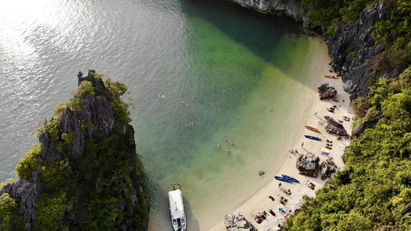 Hera Grand Luxury Cruise: The Stunning Ba Trai Dao Islet