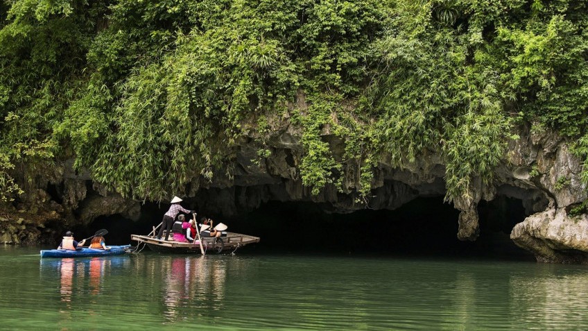 Hera Grand Luxury Cruise: The Breathtaking Sea In Dark & Bright Cave