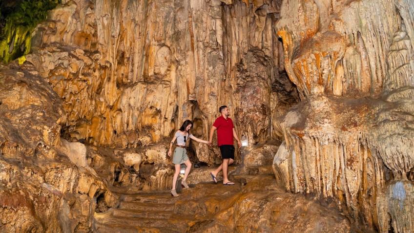 Hera Grand Luxury Cruise: Strolling in one of the largest cave in Halong