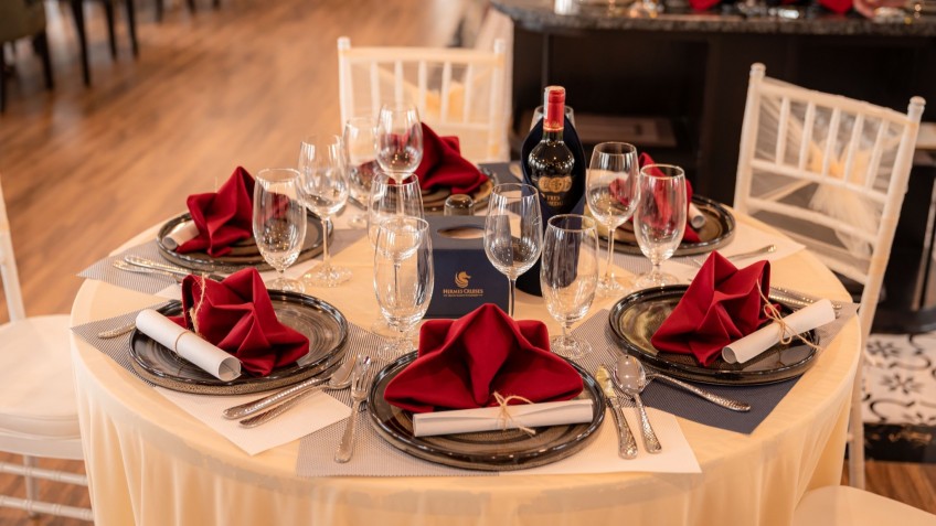 Hermes Cruise: Luxury Set Table