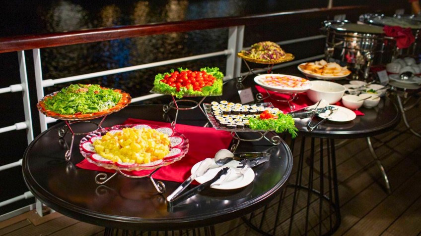 Jade Sails: Diverse Food