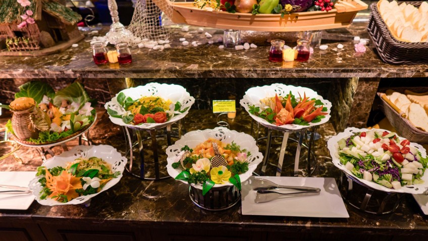 Mon Cheri Cruise: Diverse Buffet Option