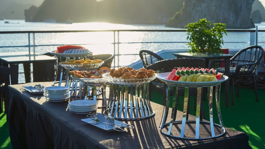 Mon Cheri Cruise: Canape At Sunset Party