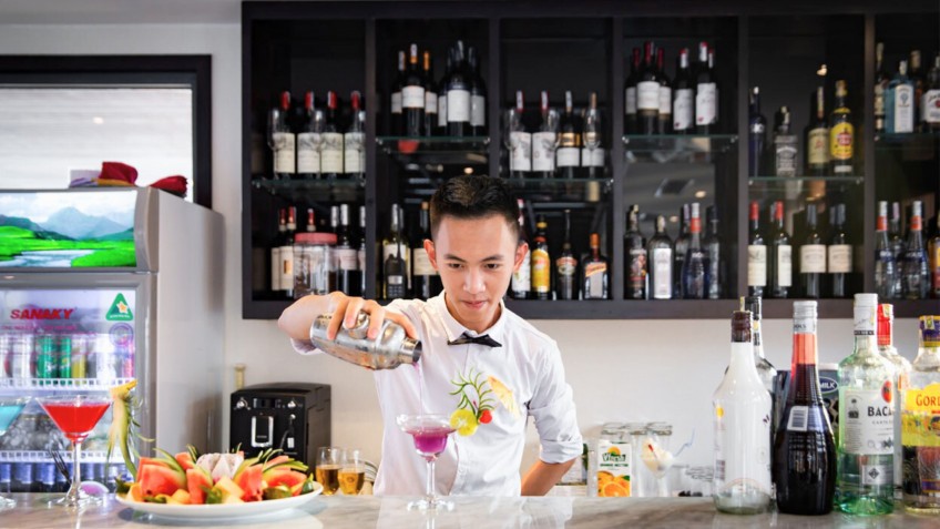 Jade Sails: Attentive bartender