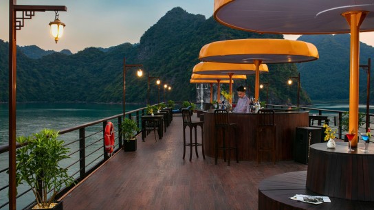 Nostalgia Cruise: Sundeck Bar