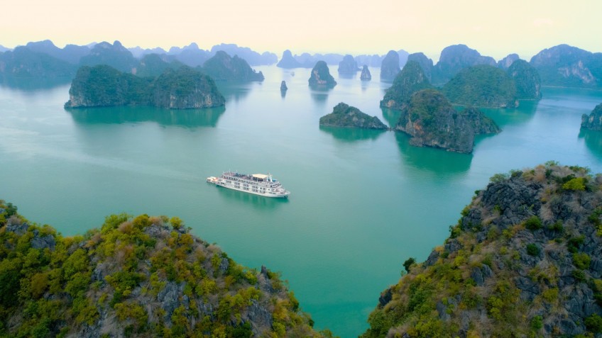 Paradise Grand Cruise: Cruise On Emerald Sea to Cat Ba Island