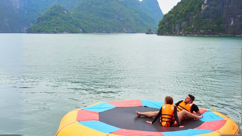 Paradise Grand Cruise: Water Activity On Giant Float