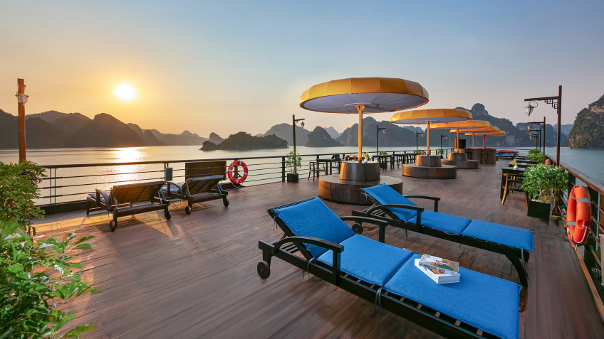 Nostalgia Cruise: Airy Bay Atmosphere