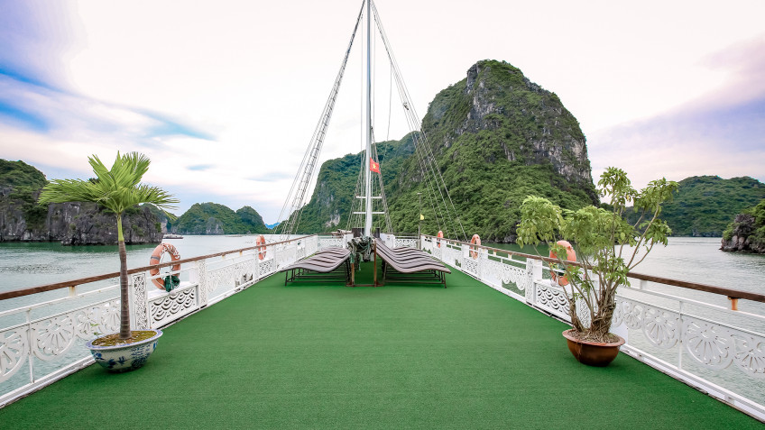Oriental Sails: Airy Green Sundeck